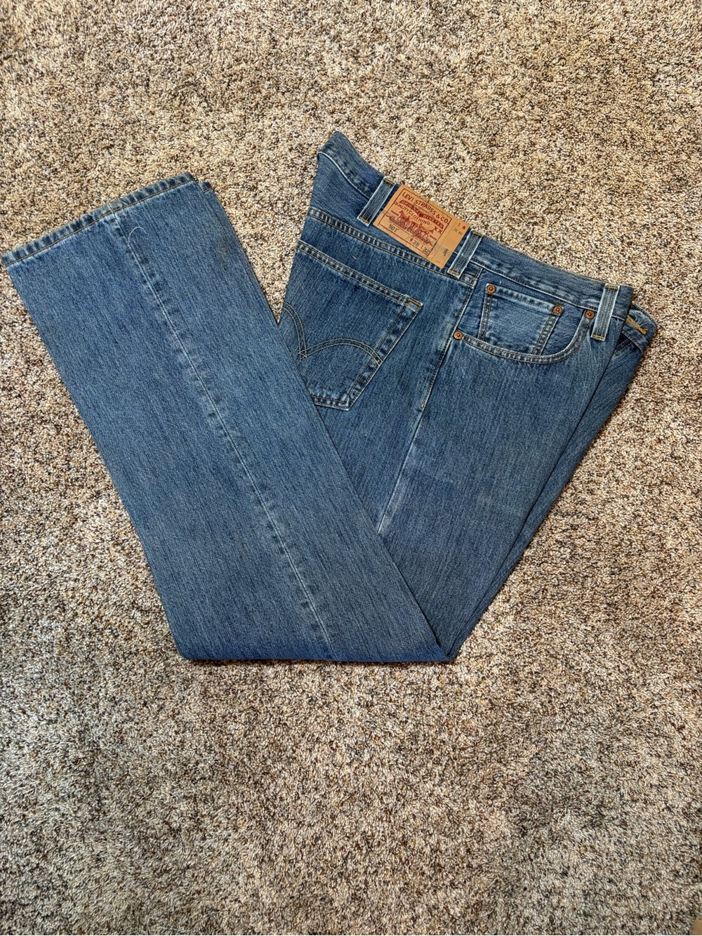 E196 Vintage Levi's 501 Men's Medium Blue Straight Leg Jeans, 38 X 32